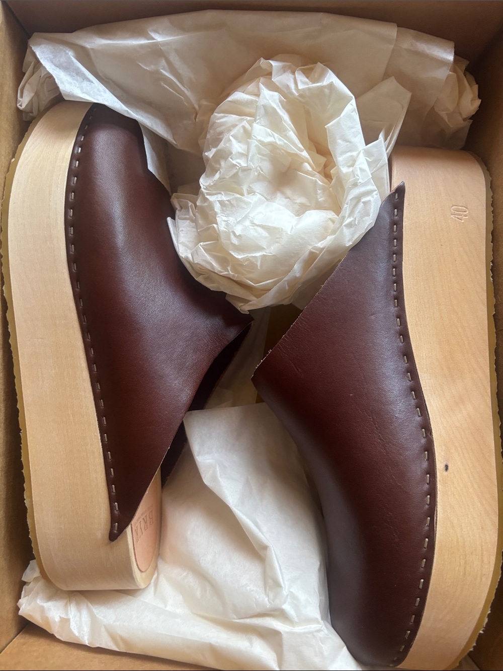 Bryr Brown Leather Women's Slip-On Clogs - Picture 4 of 5